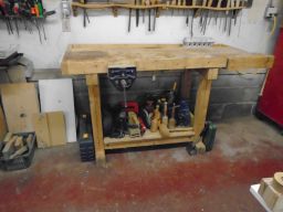 	Small tools from the temporary table have been returned to the bottom shelf.	